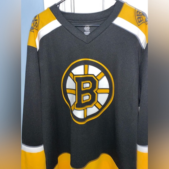 NWT- Official NHL ‘Boston Bruins’ #88 David Pastrnak Replica Jersey - Picture 7 of 15